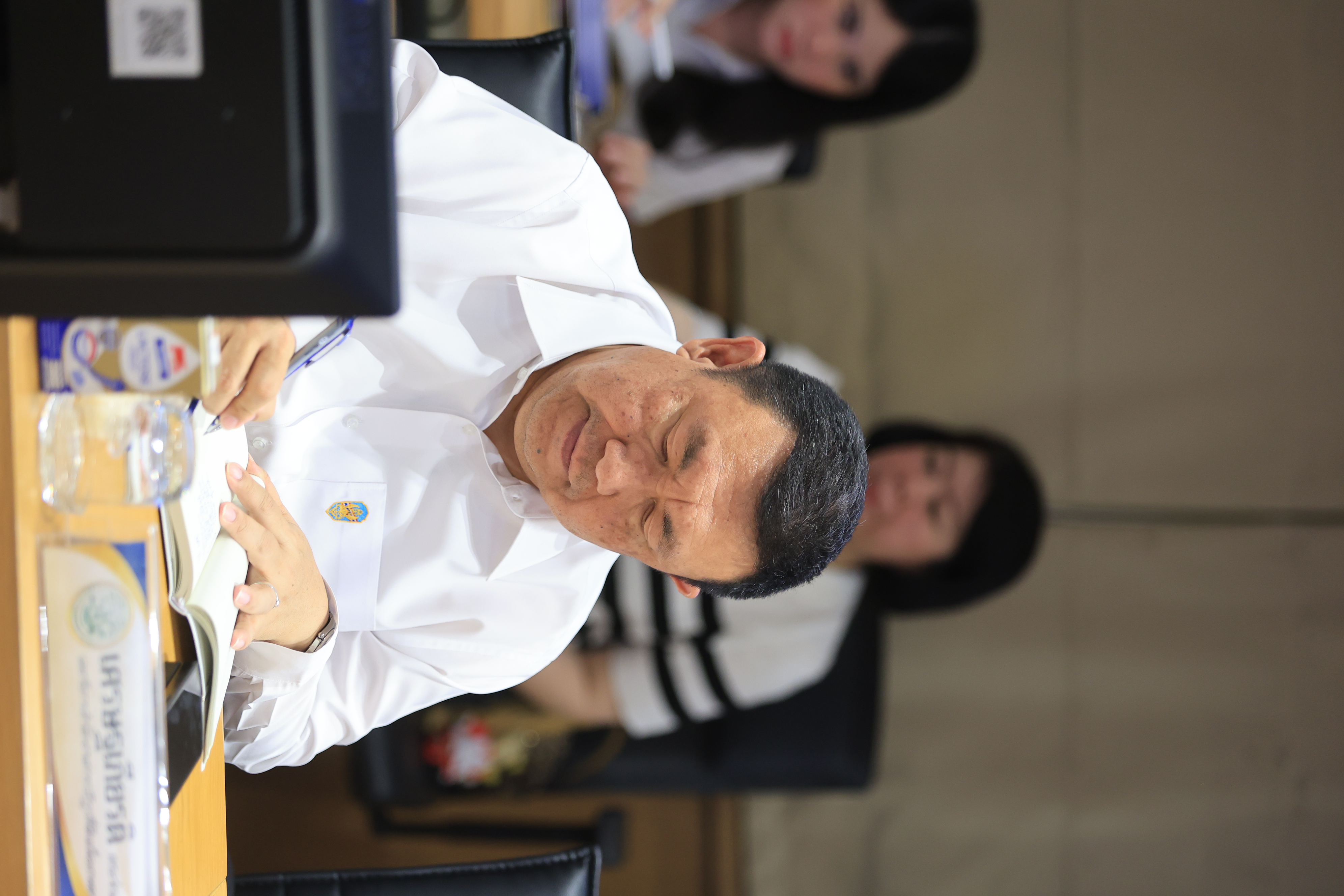 title - เลขาธิการ ส.ป.ก. ร่วมการประชุมผู้บริหารระดับสูงของกระทรวงเกษตรและสหกรณ์ รับมอบนโยบาย รมว.กษ. 5 ด้าน เน้นการทำงานเชิงรุก ลดขั้นตอน เร่งการนำเทคโนโลยีดิจิทัลมาช่วยในการทำงาน ผลักดัน 6 เรื่องเร่งด่วน ต้องเห็นผลที่เป็นรูปธรรม ชูแนวคิดหลัก “เกษตรนวัตกรรม เพื่อความยั่งยืนเกษตรกรไทย” 